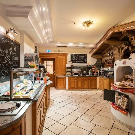 Perauer Hotel 3*